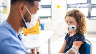 Pfizer bắt đầu thử nghiệm vaccine ở trẻ em dưới 12 tuổi