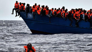 Trên 2.000 người được giải cứu ngoài khơi bờ biển Libya