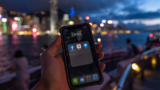 Facebook, Google, Twitter dọa rút khỏi Hong Kong
