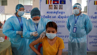 Campuchia sẽ trộn vaccine và tiêm mũi tăng cường