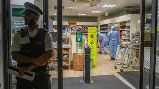 Bắt giữ người đàn ông làm ô nhiễm thực phẩm bằng ống tiêm tại siêu thị ở Anh