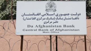 Tài khoản của các cựu bộ trưởng và quan chức Afghanistan bị đóng băng