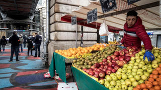 Pháp chuẩn bị cấm dụng túi nilon cho trái cây và rau quả 