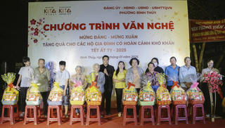 Kita Invest tặng quà Tết cho gia đình khó khăn tại phường Bình Thủy, TP Cần Thơ