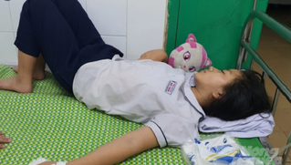 Hải Phòng: Học sinh lớp 5 nhập viện cấp cứu khi uống nước giải khát cô giáo mang đến lớp  ​