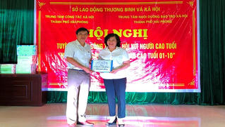 Bảo hiểm xã hội Hải Phòng tặng quà trị giá 50 triệu đồng cho Trung tâm nuôi dưỡng bảo trợ xã hội