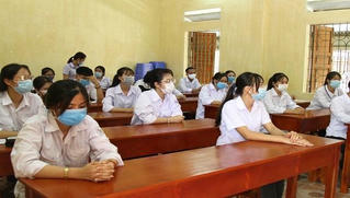 Xét nghiệm COVID-19 cho hơn 2.100 thí sinh, giáo viên trước thi tốt nghiệp THPT