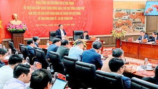 Phó Thủ tướng Lê Văn Thành đề nghị Hải Phòng phát triển hơn nữa công nghiệp, du lịch và cảng biển