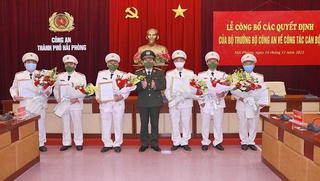 Hải Phòng công bố 17 quyết định của Bộ trưởng Bộ Công an về công tác cán bộ