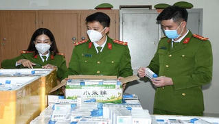 Công an Hải Phòng thu giữ trên 4.000 hộp thuốc trị COVID-19 “rởm”