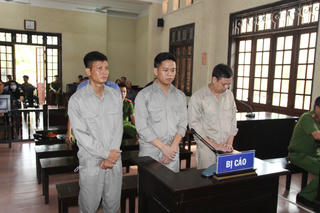 Cựu cán bộ công an, bác sỹ lĩnh án vì tổ chức đánh bạc và đánh bạc