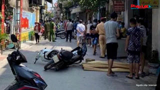 Hà Nội: Va chạm mạnh giữa 2 xe máy, 2 người thương vong