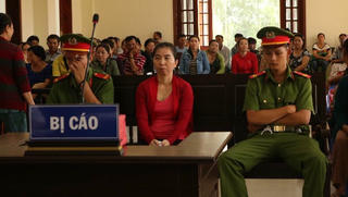 Chủ hụi lừa hơn 2 tỷ đồng của 139 hụi viên hầu tòa