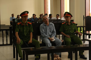 Tạm hoãn phiên xử lão U50 cuồng ghen, giết người tình