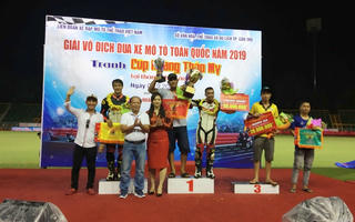 Ấn tượng màn tranh tài của các tay đua tại Giải đua xe mô tô toàn quốc dịp Quốc khánh 2/9