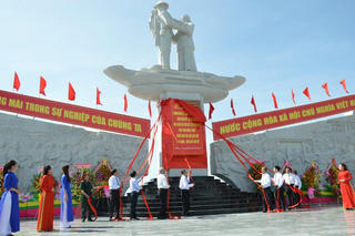 Khánh thành tượng đài tưởng niệm sự kiện tập kết 1954