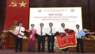 Quan tâm khen thưởng người dân, người lao động trực tiếp