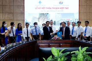 Trường Đại học Cần Thơ ký kết hợp tác với trường phổ thông đầu tiên tại Đồng bằng sông Cửu Long