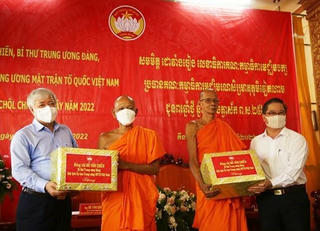 Chủ tịch Ủy ban Trung ương MTTQ Việt Nam chúc Tết Chôl Chnăm Thmây tại Cần Thơ 