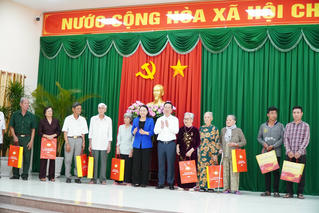 Chủ tịch nước Võ Văn Thưởng thăm, tặng quà Tết tại Vĩnh Long 