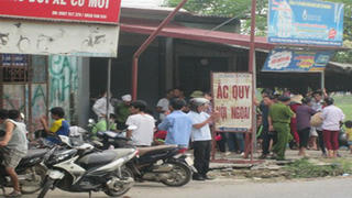 Cặp vợ chồng chết bất thường tại cửa hàng nghi do mâu thuẫn tình cảm