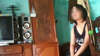 Nỗi khổ cực của người phụ nữ trẻ có chồng vừa mới qua đời lại bị tạt axít