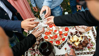 Văn hóa uống rượu độc đáo của người Nga