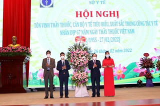 Lai Châu tôn vinh thầy thuốc, cán bộ y tế tiêu biểu