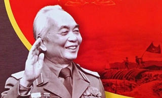 Xúc động trước hình ảnh Đại tướng Võ Nguyên Giáp chào tạm biệt