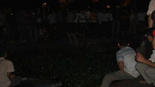 Bàng hoàng phát hiện xác chết "ngồi lái xe" dưới mương nước