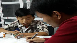 CSGT giúp cậu bé người Mường thất lạc ở thủ đô