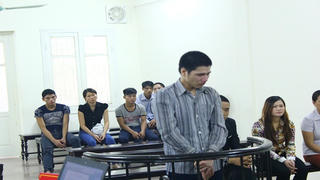 Vừa giết người xong quay sang đe dọa tống tiền “chủ”