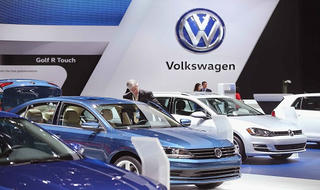 Hãng Volkswagen bị phạt, cấm bán 80 dòng xe tại Hàn Quốc