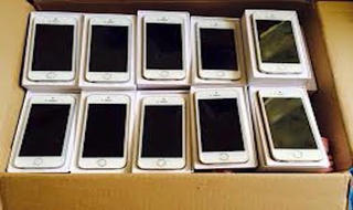 Hà Nội: Đột kích cửa hàng bán iphone không rõ nguồn gốc