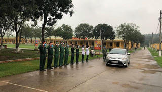 Nao lòng thư tay nữ du học sinh gửi bộ đội ngày rời khu cách ly ở Thanh Hóa
