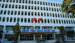 Một bệnh nhân COVID-19 phải chuyển lên tuyến trên điều trị do viêm phổi, suy hô hấp