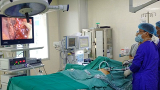 Bé trai 5 tuổi bị nhiễm trùng ruột thừa do nuốt phải chiếc xương cá