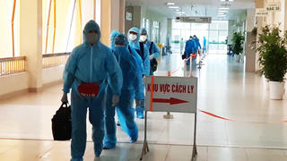 129 bệnh nhân nhiễm Covid-19 từ Guinea Xích Đạo đã về đến BV Bệnh Nhiệt đới