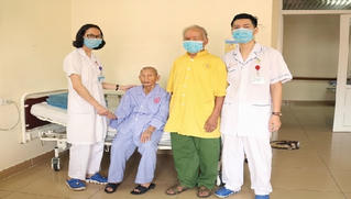 Cấp cứu thành công 2 cụ bà trên 100 tuổi bị nhồi máu cơ tim 