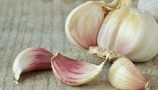 Cô gái 22 tuổi loét vùng kín vì chữa viêm phụ khoa bằng tỏi