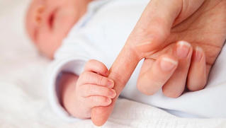 Lây từ mẹ, bé sơ sinh 3 ngày tuổi mắc bệnh lậu 
