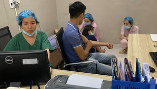 Chồng chần chừ hơn 4 giờ, xúc phạm bác sĩ, mặc vợ đau đớn giành giật sự sống