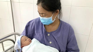 Bóc khối u xơ tử cung lớn 'cứu' thai nhi