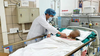 Người đàn ông ngộ độc nặng vì uống nhầm tinh dầu quế