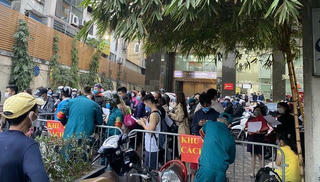 Nữ nhân viên ngân hàng nhiễm Covid-19 ở 88 Láng Hạ từng đi siêu thị và tiếp xúc nhiều người