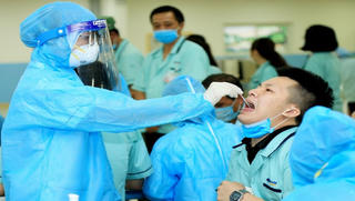 Gần 7.000 công nhân từ “điểm nóng” thôn Núi Hiểu đã tới các khu cách ly tập trung 