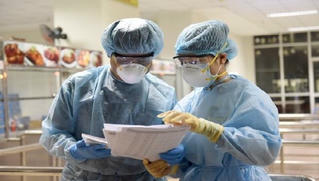 Phát hiện 2 ca mắc COVID-19 chưa rõ nguồn lây, Hưng Yên phong tỏa một trung tâm y tế