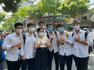 Nhiều thí sinh 'thở phào' vì đề Văn thi tốt nghiệp THPT dễ