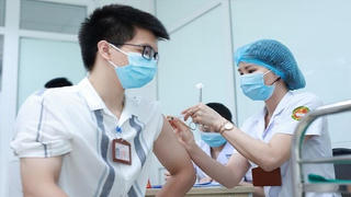 Những ai sẽ được ưu tiên tiêm vaccine Pfizer?