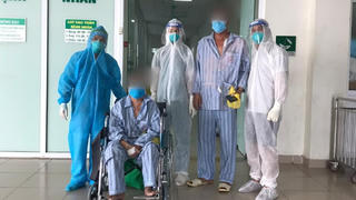 Bệnh nhân COVID-19 nặng phục hồi ngoạn mục sắp xuất viện